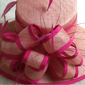 Beautiful Kentucky Derby hat perfect condition 🐎